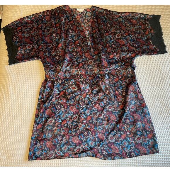 Fantasies by Morgan Taylor Black Floral W/ Lace Trim Short Robe One Size - Picture 9 of 13